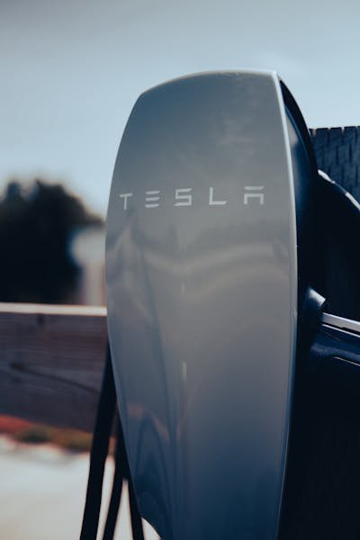 Prise p17 tesla : chargeur rapide portable à 269,99 €