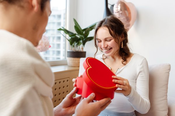 Idées de cadeaux romantiques pour couples à chaque célébration
